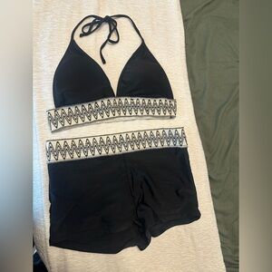 Black Bikini Set with Zigzag Trim. NWOT. SIZE LARGE 8-10. Boy shorts.